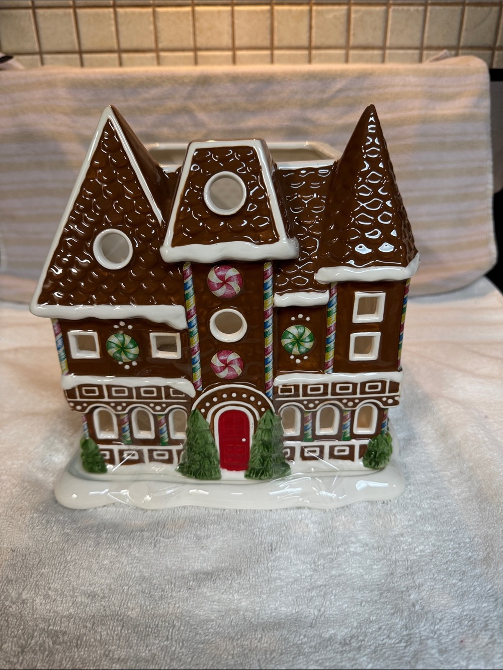 HomeWorx by Slatkin & Co Ceramic Gingerbread & Peppermint Village House 2017